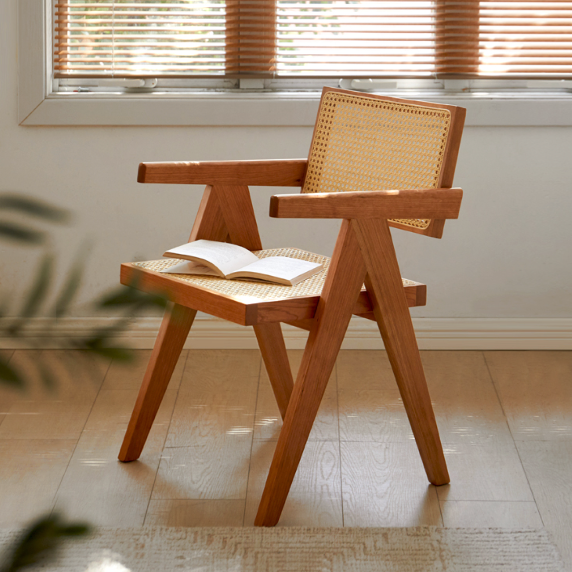 Fauteuil en bois massif Atticus 