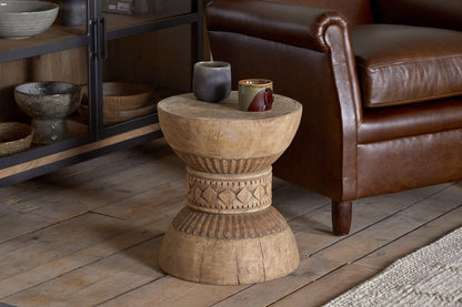 Table d'appoint sculptée Taru - Naturel