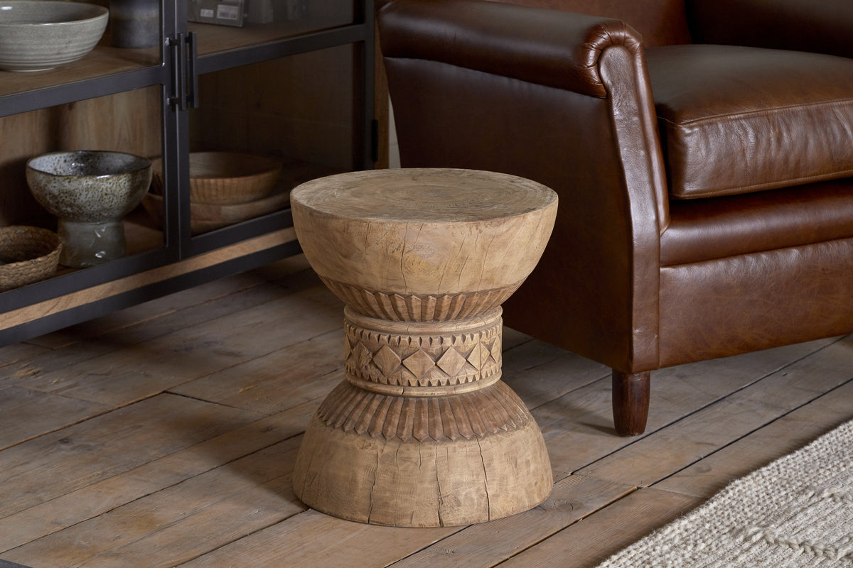 Table d'appoint sculptée Taru - Naturel