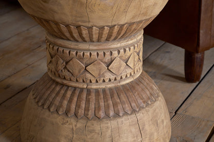 Table d'appoint sculptée Taru - Naturel