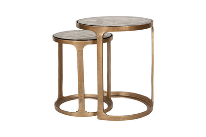 Tables d'appoint gigognes Khidki en métal moulé et verre – Laiton antique (lot de 2)