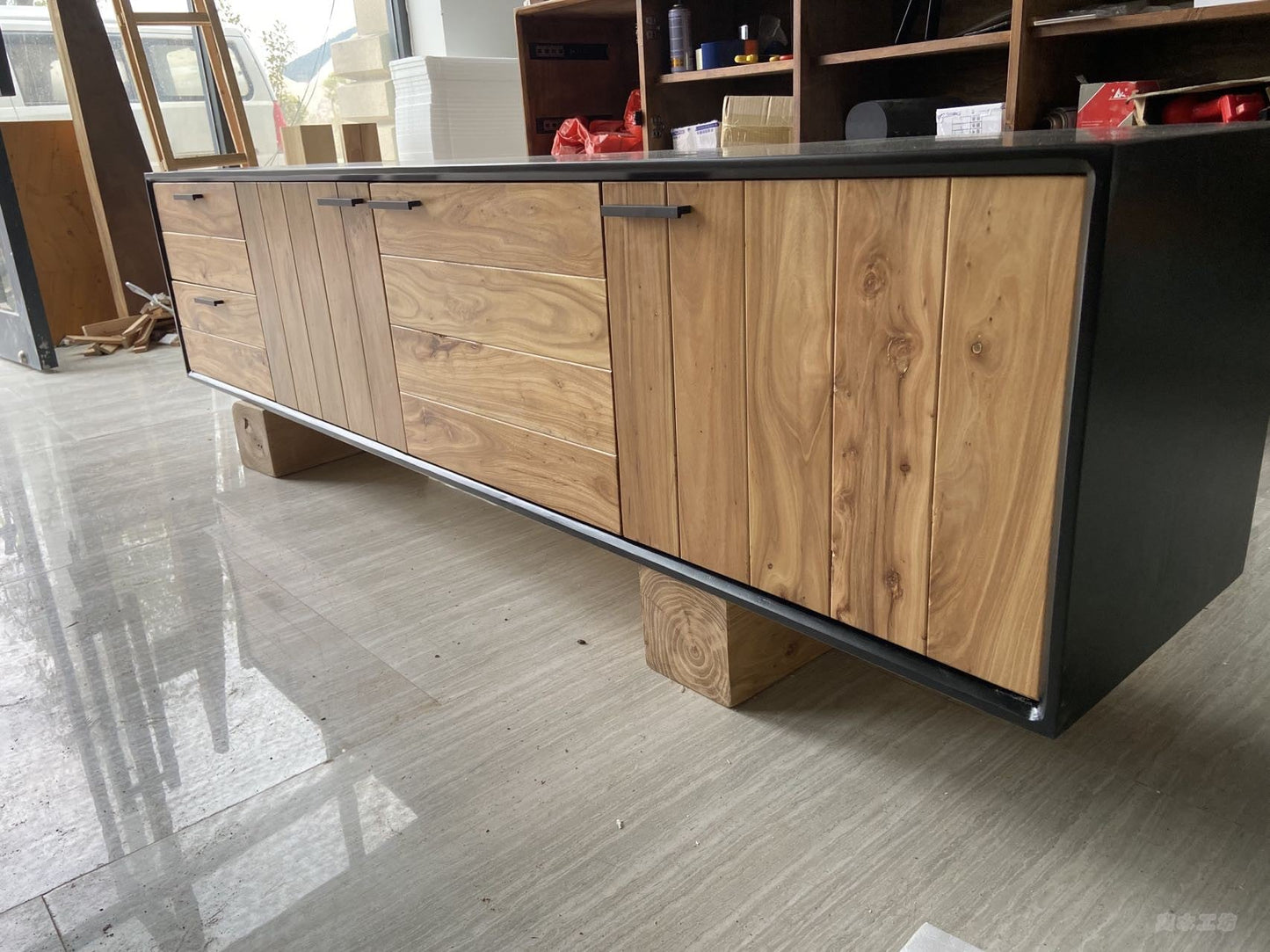 Meuble TV KENDRA en bois massif