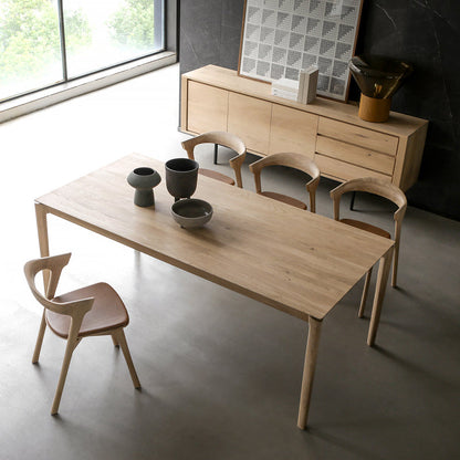 Table à manger moderne AMIRA en bois massif de style nordique 