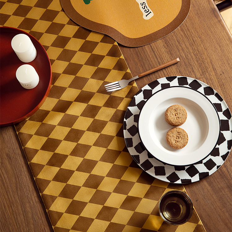 Chemin de table à carreaux Curran