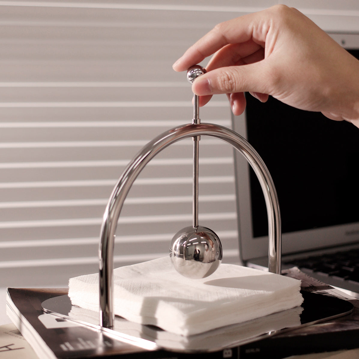 Porte-serviettes en métal acanthe