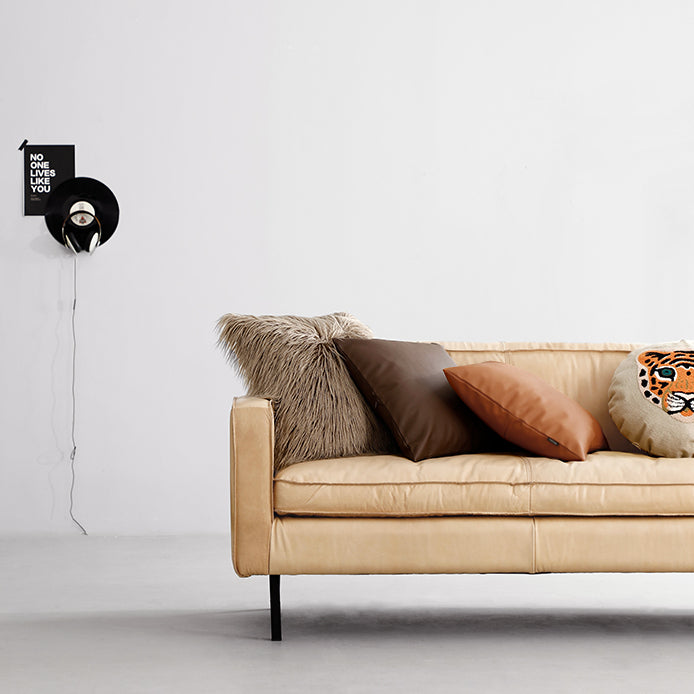 Oreiller en cuir artificiel aux tons de terre