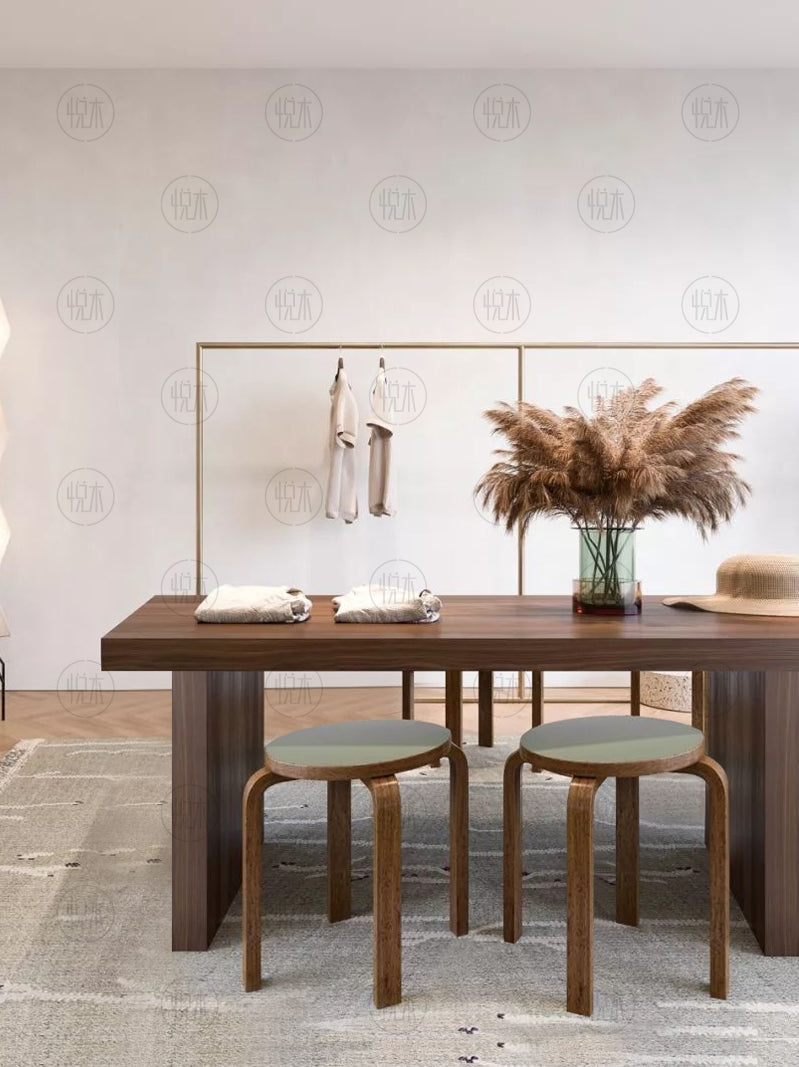 Table à manger BRADY en bois dur américain naturel avec bords naturels 