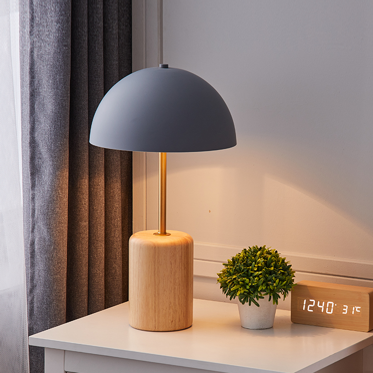 Lampe de table en bois massif Broderick