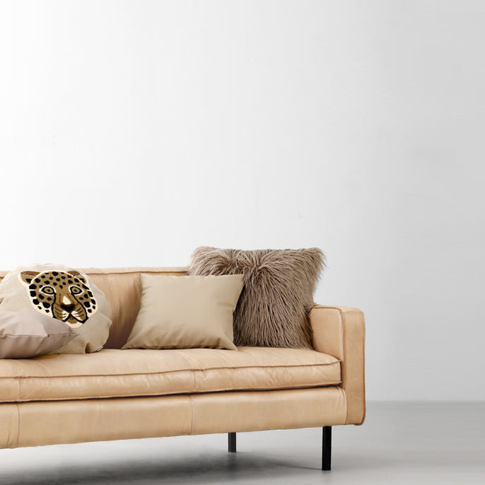 Oreiller en cuir artificiel aux tons de terre