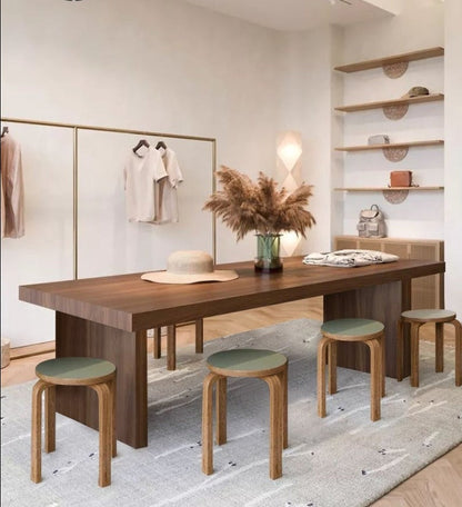 Table à manger BRADY en bois dur américain naturel avec bords naturels 