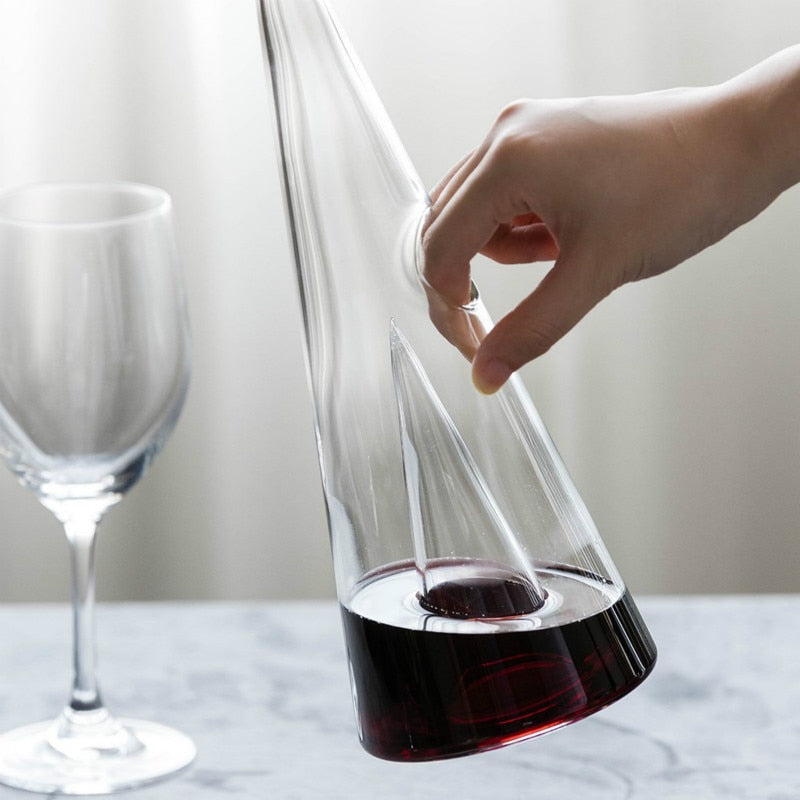 Carafe à vin design en forme de cône