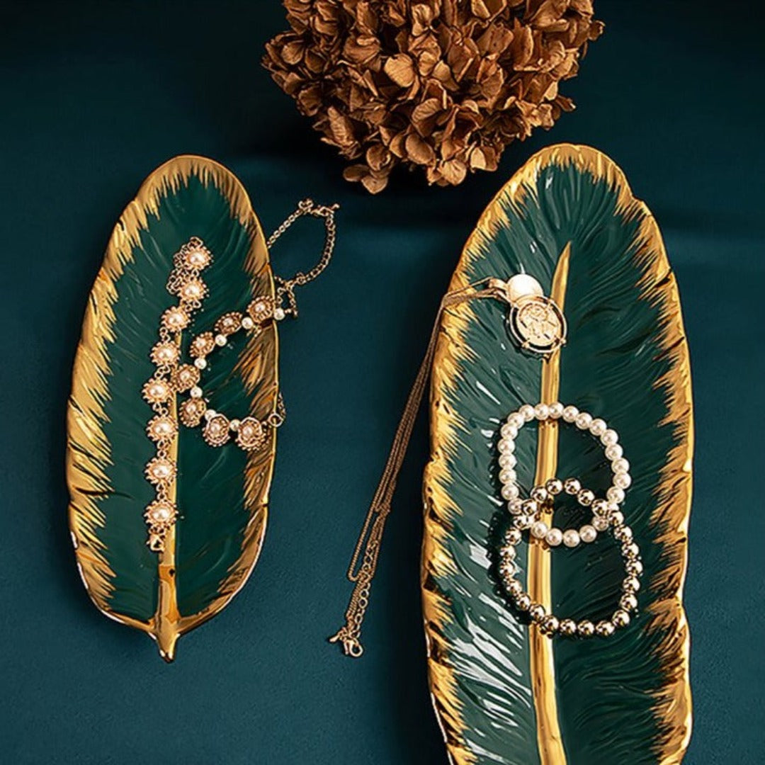 Assiette en céramique en forme de plume